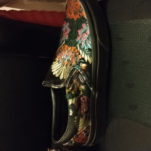 Vans - Picture 3 of 8